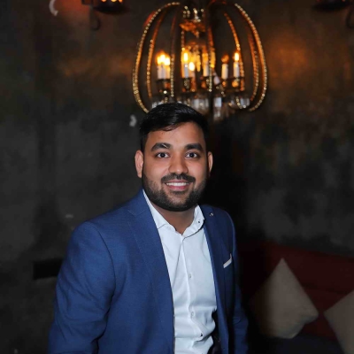 Head shot of Ravi Holani